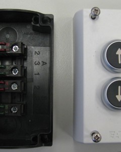 Push-button up/down in housing IP67